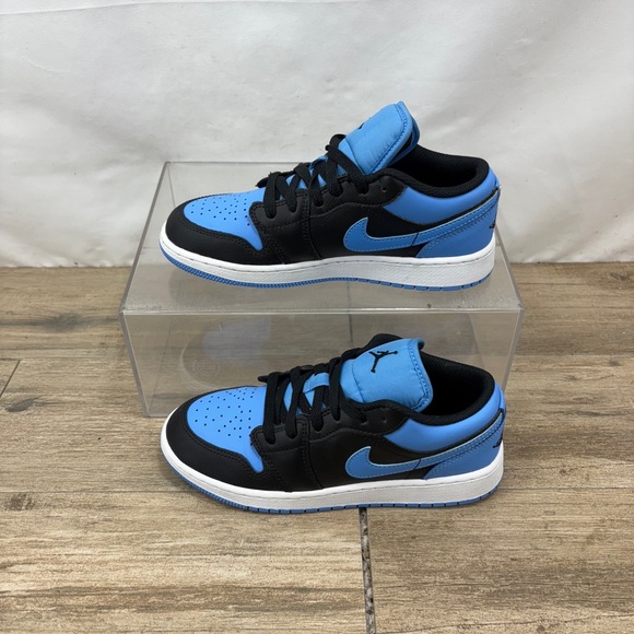 Nike Air Jordan 1 Low. Youth 4.5 Women’s 6  Color University Blue And Black. - Picture 4 of 10